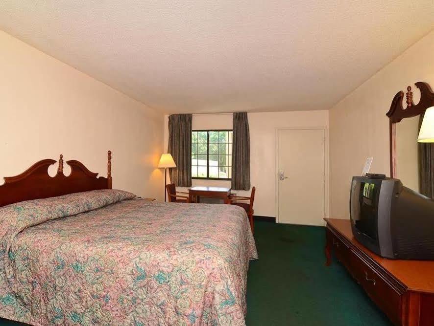נאשוויל Rodeway Inn מראה חיצוני תמונה